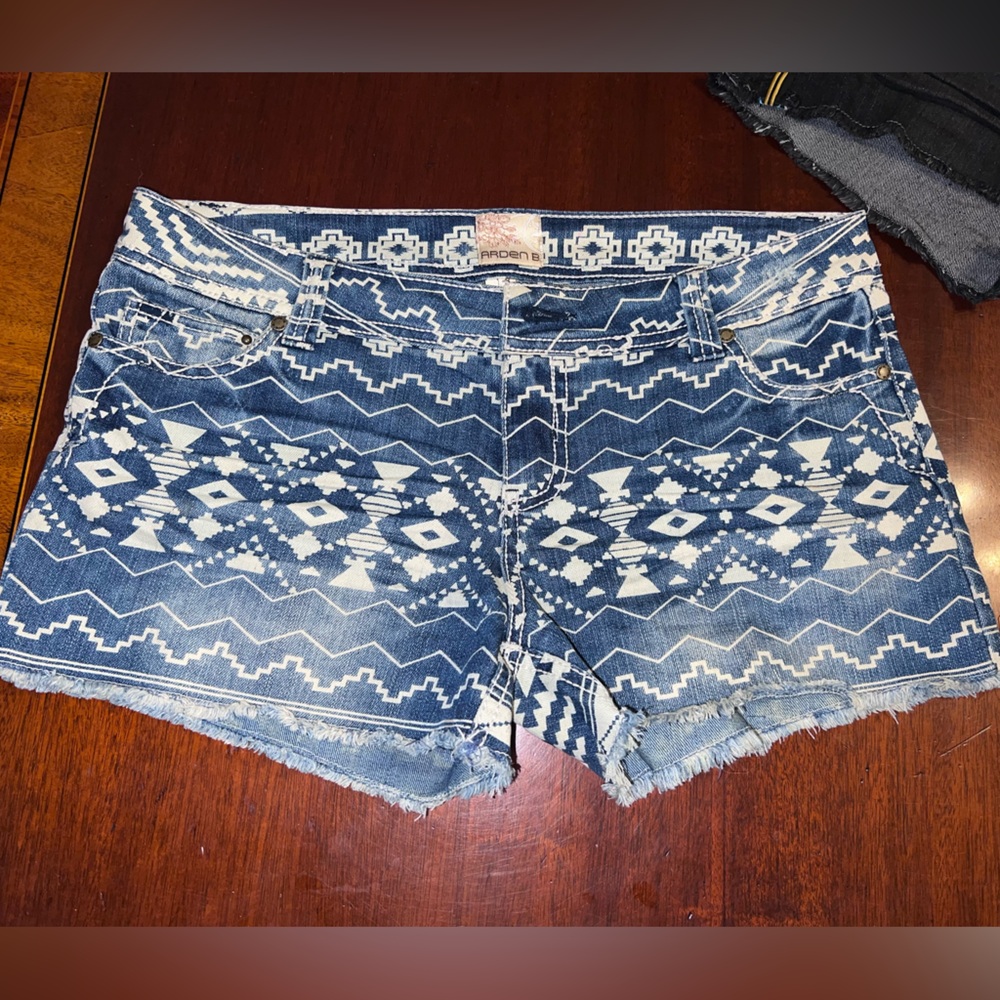 Arden B Tribal Print Denim Shorts Size 8 High Rise Aztec Festival